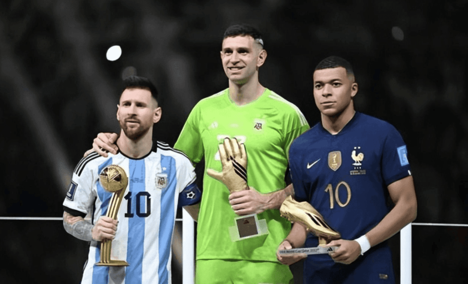 姆巴佩受伤内幕曝光，反向梅西举动很掉价，揭梅西有多强